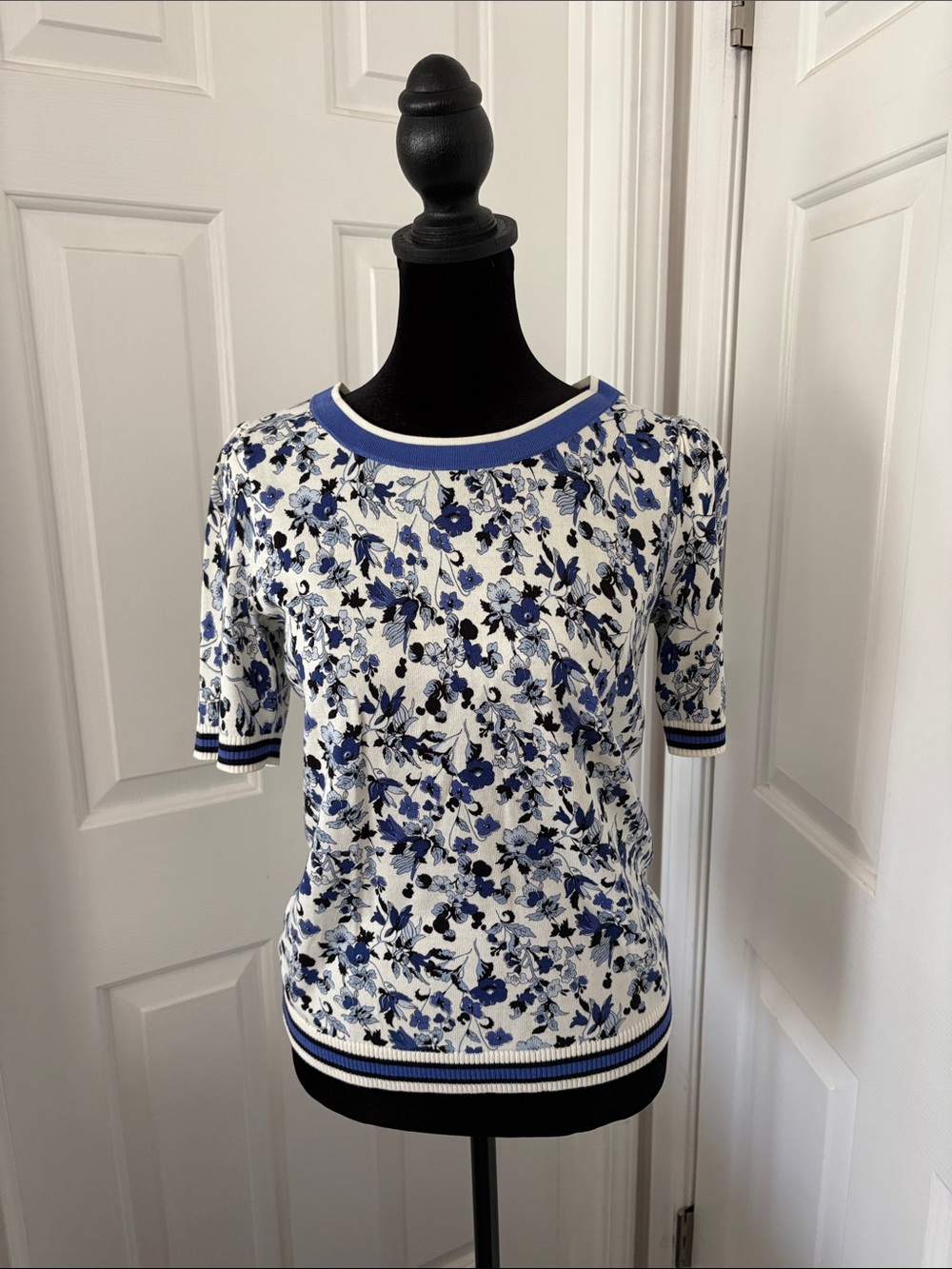 Talbots Blue and White Floral Elbow Sleeve Sweater